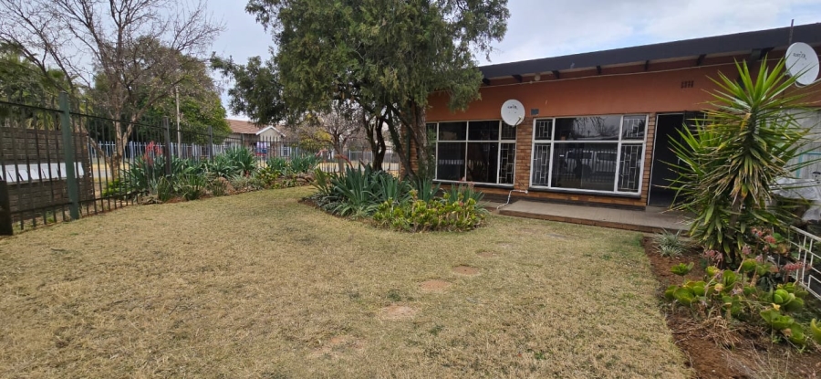 To Let 2 Bedroom Property for Rent in Songloed North West